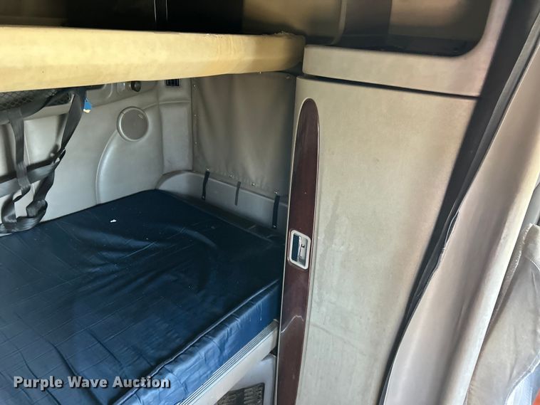 image for item EK4459 2016 Peterbilt 587 semi truck