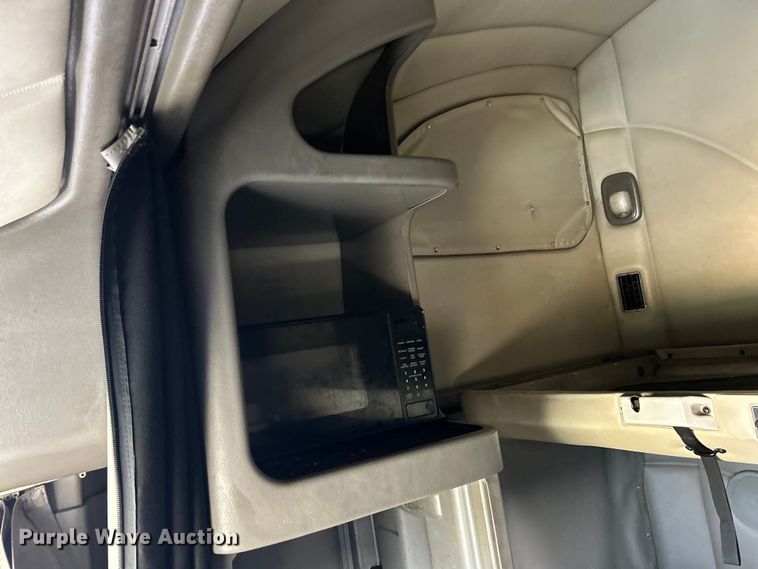 image for item EK4459 2016 Peterbilt 587 semi truck