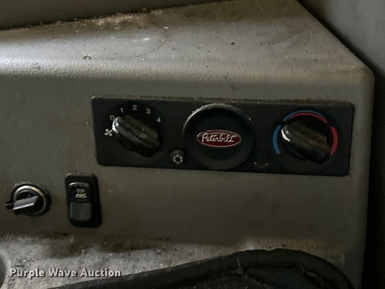 image for item EK4459 2016 Peterbilt 587 semi truck