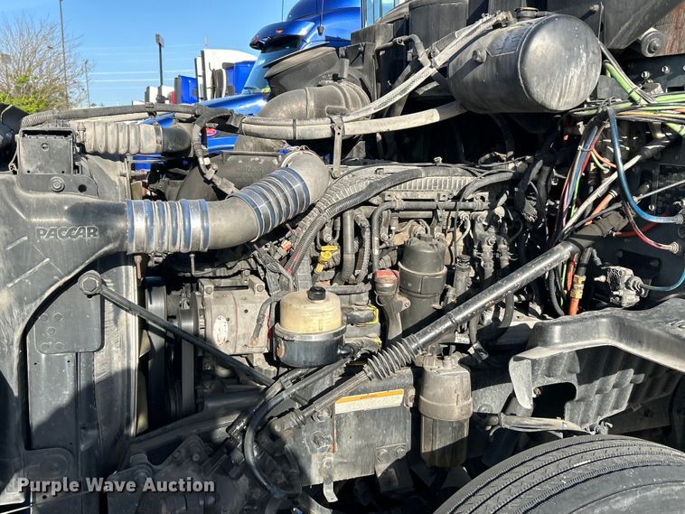 image for item EK4459 2016 Peterbilt 587 semi truck