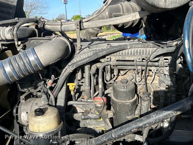 image for item EK4459 2016 Peterbilt 587 semi truck