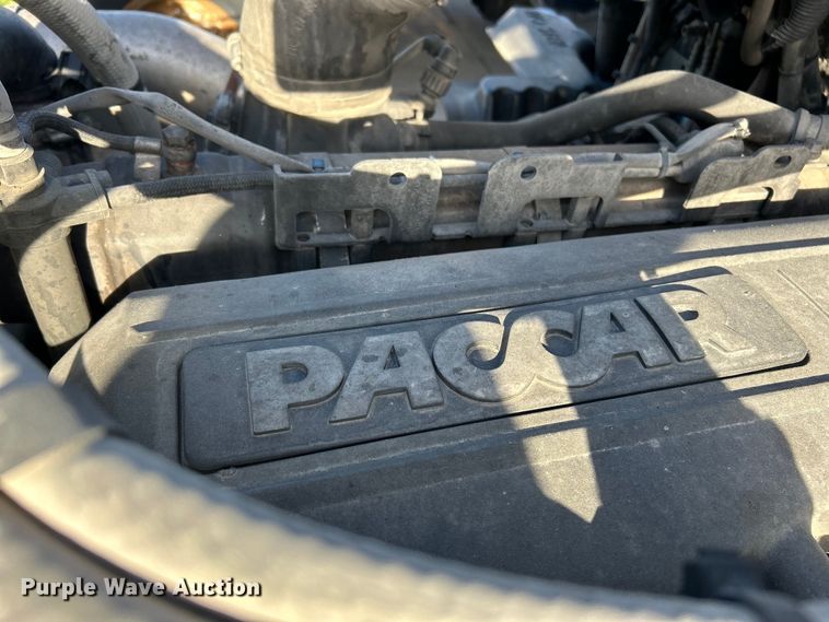 image for item EK4459 2016 Peterbilt 587 semi truck