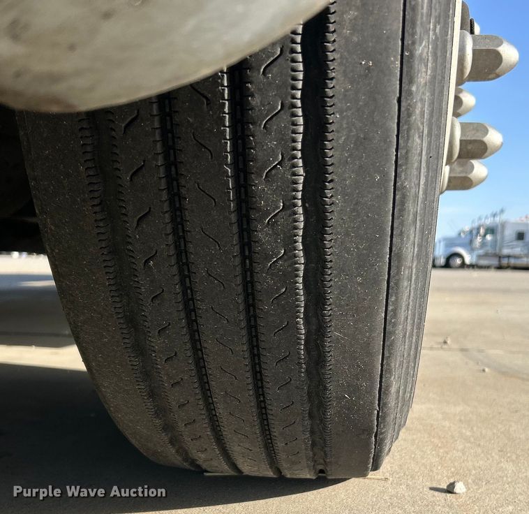 image for item EK4459 2016 Peterbilt 587 semi truck