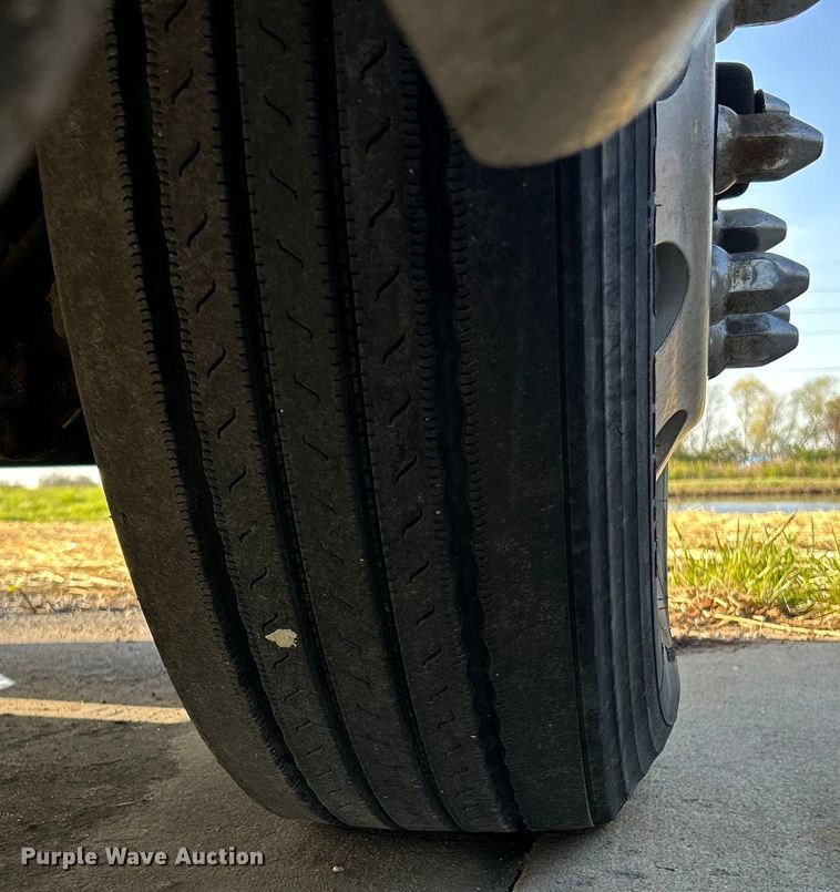 image for item EK4459 2016 Peterbilt 587 semi truck