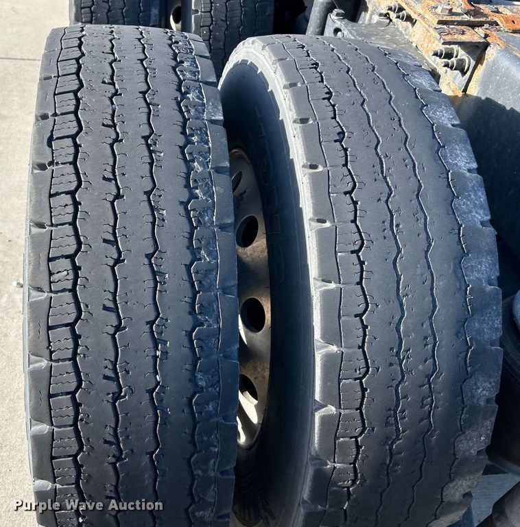 image for item EK4459 2016 Peterbilt 587 semi truck