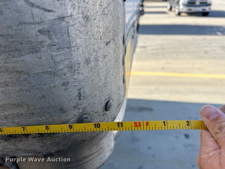 image for item EK4460 2001 Wabash dry van trailer