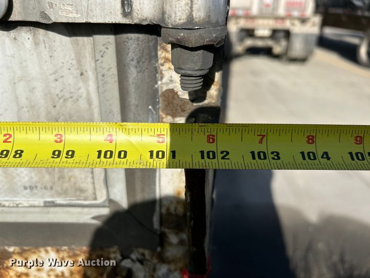 image for item EK4460 2001 Wabash dry van trailer