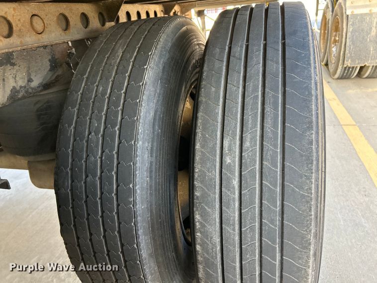 image for item EK4460 2001 Wabash dry van trailer