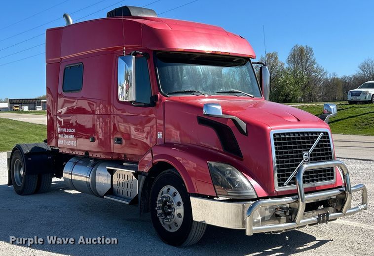 image for item EK4502 2012 Volvo VNL semi truck