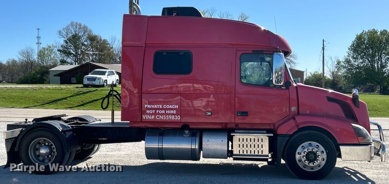 image for item EK4502 2012 Volvo VNL semi truck