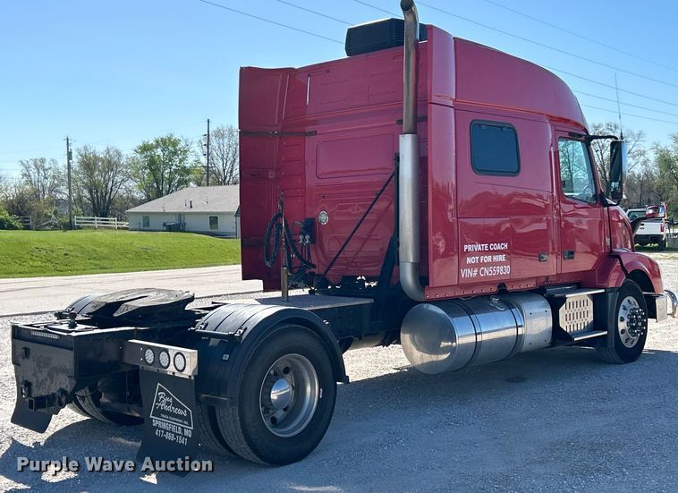 image for item EK4502 2012 Volvo VNL semi truck
