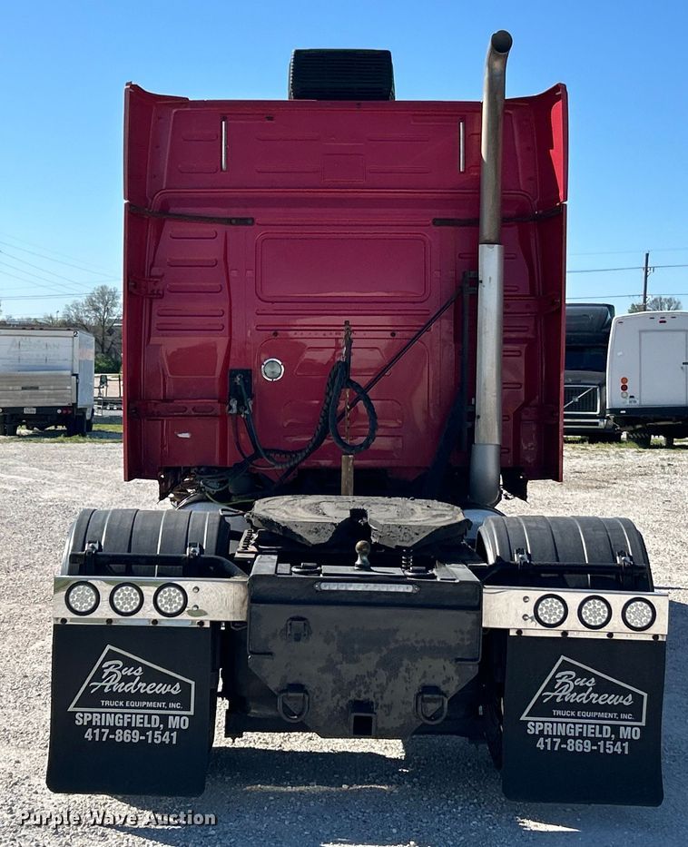 image for item EK4502 2012 Volvo VNL semi truck