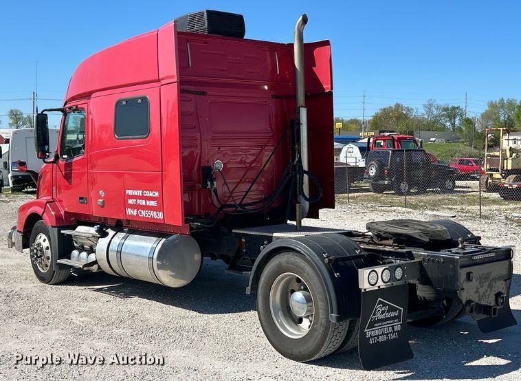 image for item EK4502 2012 Volvo VNL semi truck