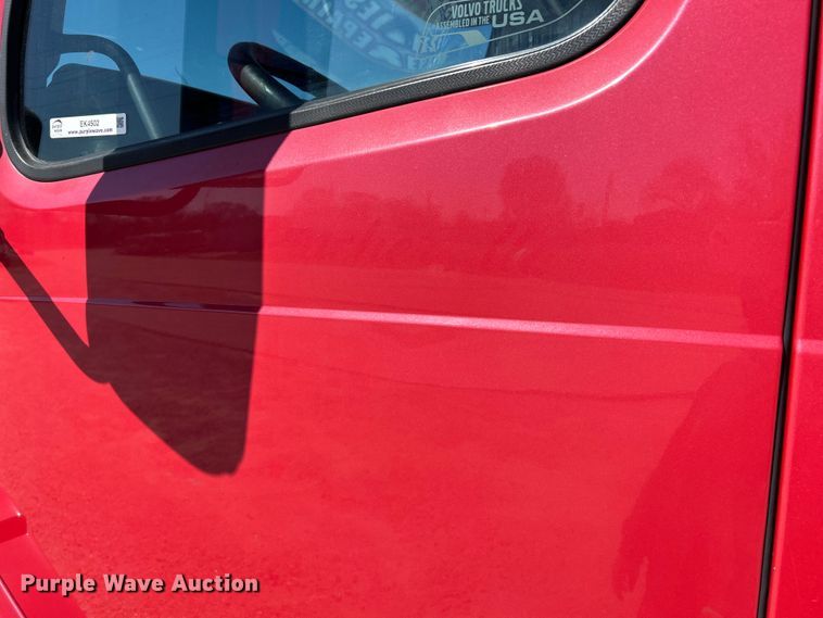 image for item EK4502 2012 Volvo VNL semi truck