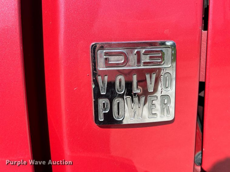 image for item EK4502 2012 Volvo VNL semi truck