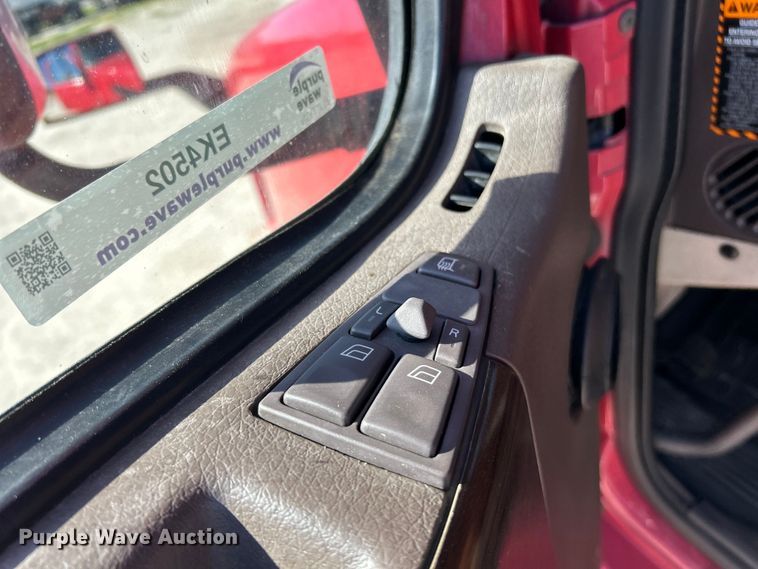 image for item EK4502 2012 Volvo VNL semi truck