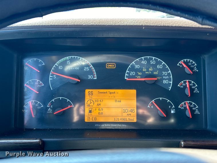 image for item EK4502 2012 Volvo VNL semi truck