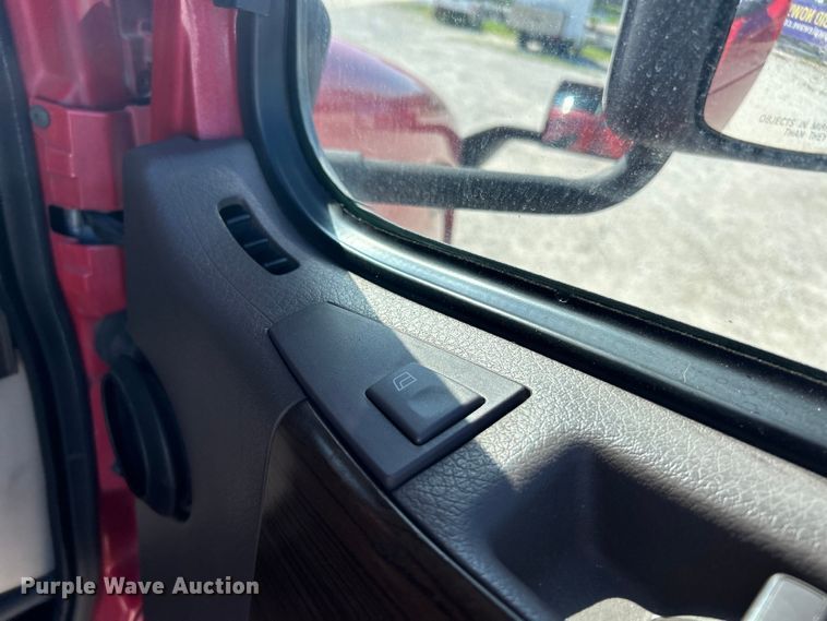 image for item EK4502 2012 Volvo VNL semi truck