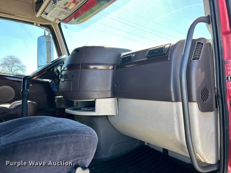 image for item EK4502 2012 Volvo VNL semi truck