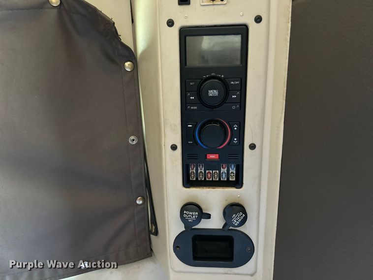 image for item EK4502 2012 Volvo VNL semi truck