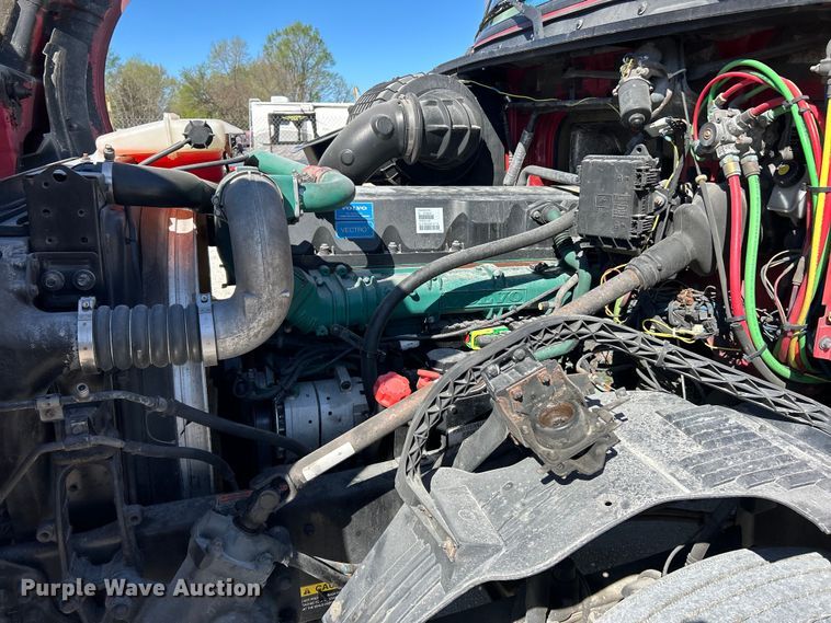 image for item EK4502 2012 Volvo VNL semi truck