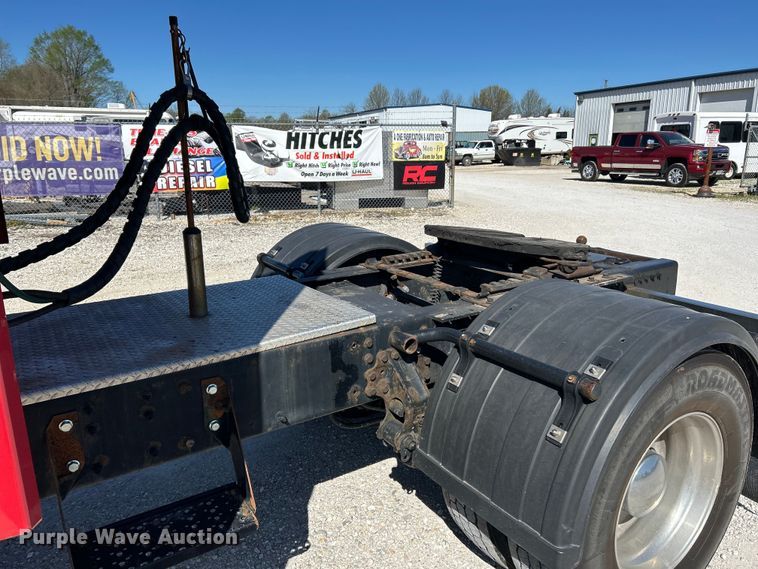 image for item EK4502 2012 Volvo VNL semi truck