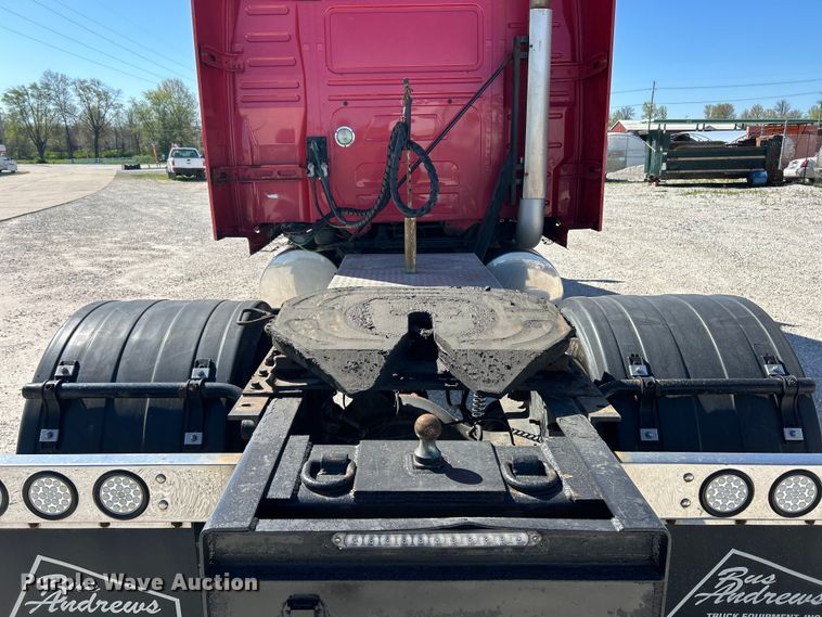 image for item EK4502 2012 Volvo VNL semi truck