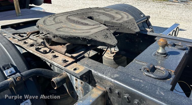 image for item EK4502 2012 Volvo VNL semi truck