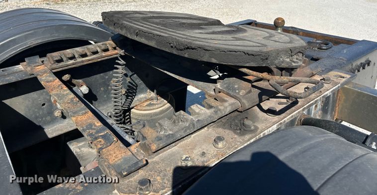 image for item EK4502 2012 Volvo VNL semi truck