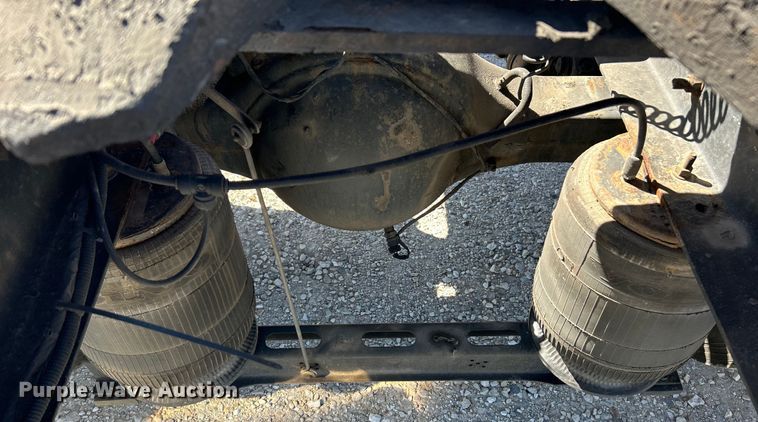 image for item EK4502 2012 Volvo VNL semi truck