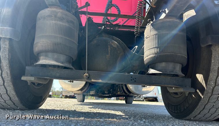 image for item EK4502 2012 Volvo VNL semi truck