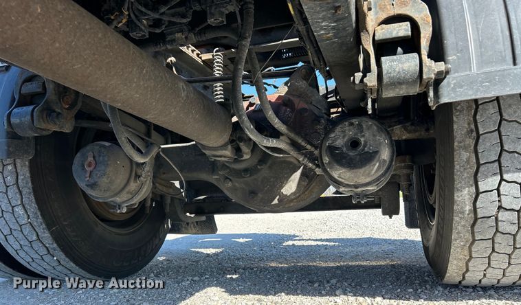 image for item EK4502 2012 Volvo VNL semi truck