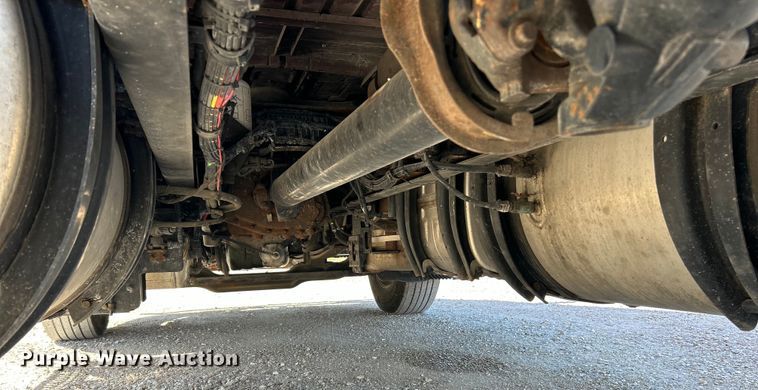 image for item EK4502 2012 Volvo VNL semi truck