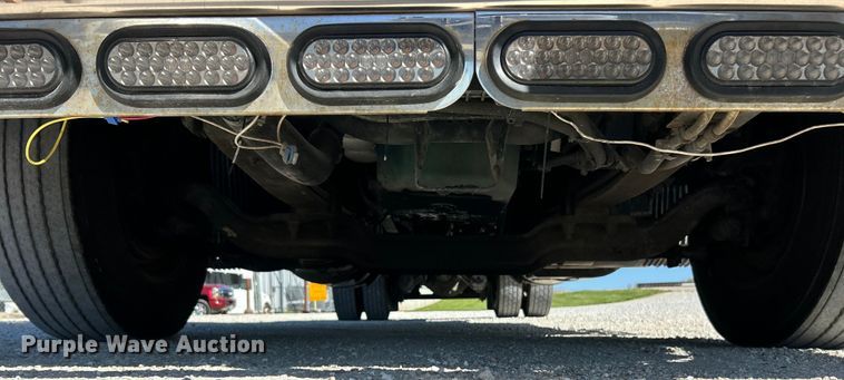 image for item EK4502 2012 Volvo VNL semi truck