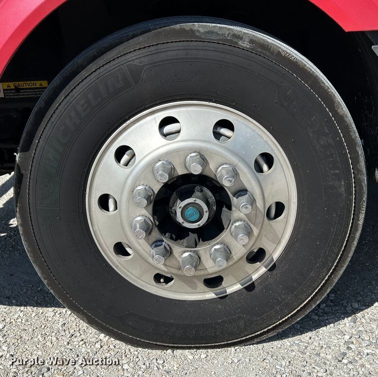 image for item EK4502 2012 Volvo VNL semi truck