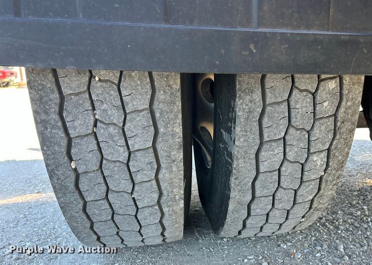 image for item EK4502 2012 Volvo VNL semi truck