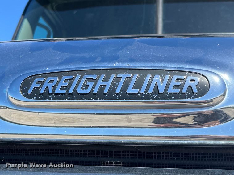 image for item LD9406 2019 Freightliner  Cascadia 125 semi truck