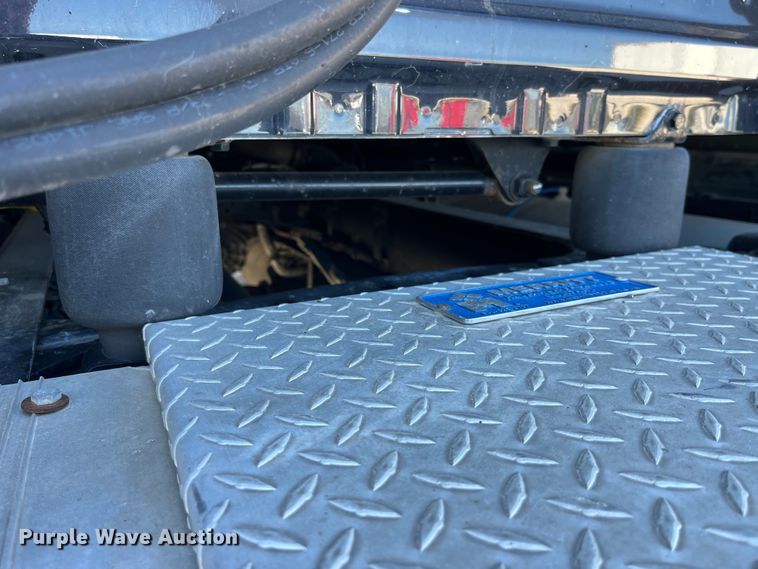 image for item LD9406 2019 Freightliner  Cascadia 125 semi truck