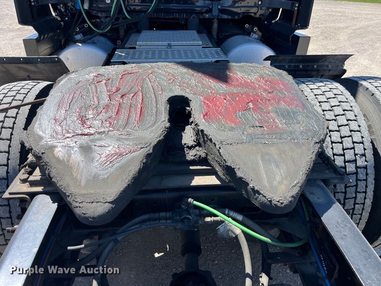 image for item LD9406 2019 Freightliner  Cascadia 125 semi truck