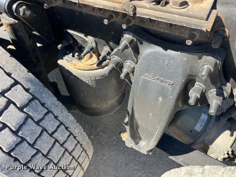 image for item LD9406 2019 Freightliner  Cascadia 125 semi truck