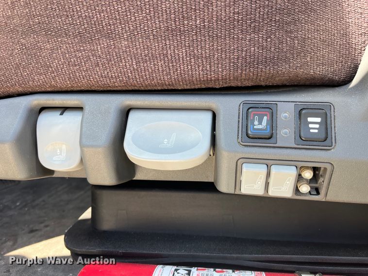 image for item LD9406 2019 Freightliner  Cascadia 125 semi truck