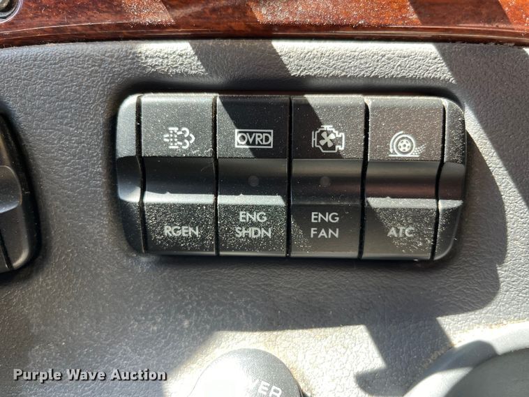 image for item LD9406 2019 Freightliner  Cascadia 125 semi truck