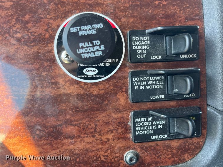 image for item LD9406 2019 Freightliner  Cascadia 125 semi truck