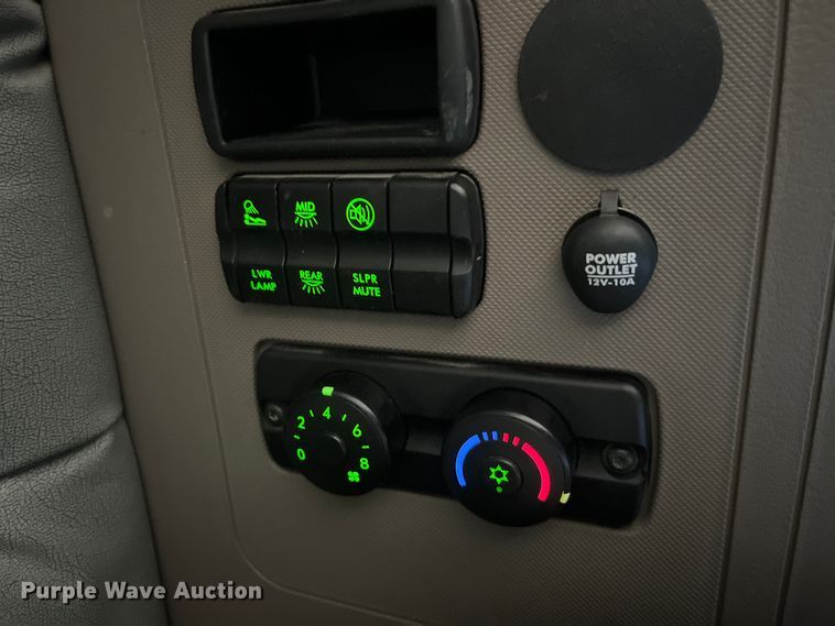 image for item LD9406 2019 Freightliner  Cascadia 125 semi truck