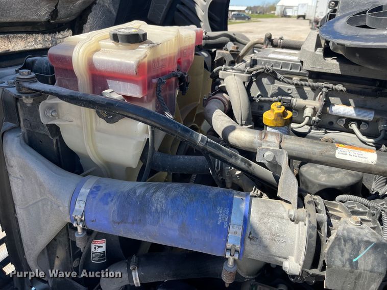 image for item LD9406 2019 Freightliner  Cascadia 125 semi truck