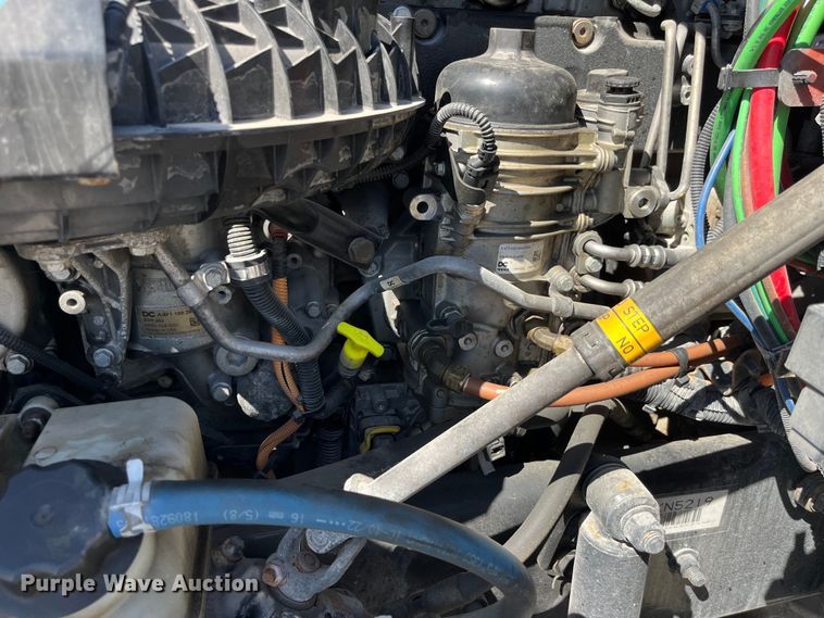 image for item LD9406 2019 Freightliner  Cascadia 125 semi truck