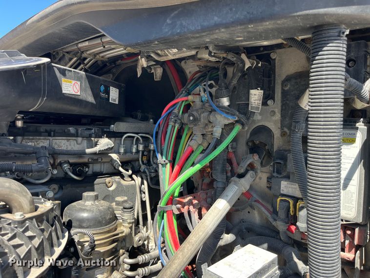 image for item LD9406 2019 Freightliner  Cascadia 125 semi truck