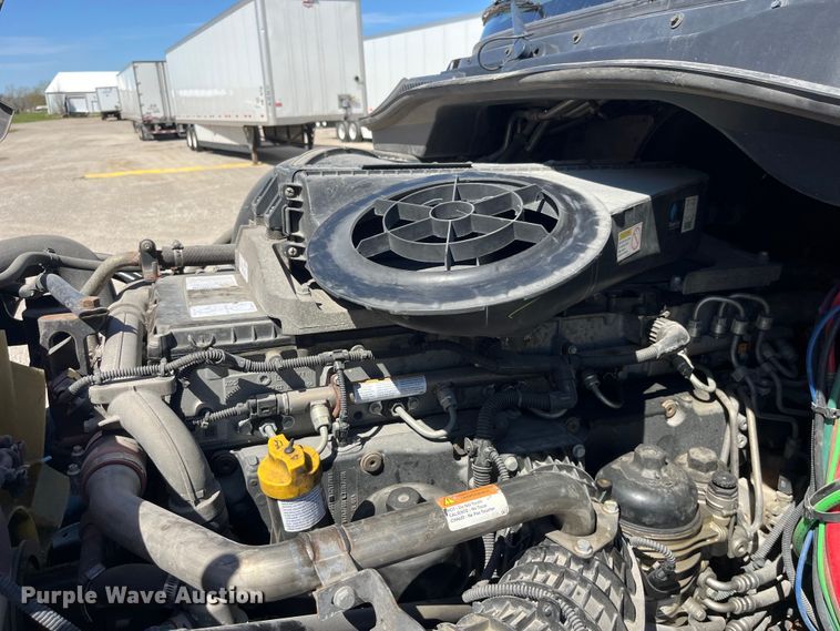 image for item LD9406 2019 Freightliner  Cascadia 125 semi truck