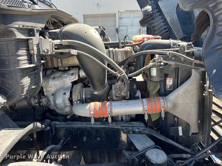 image for item LD9406 2019 Freightliner  Cascadia 125 semi truck