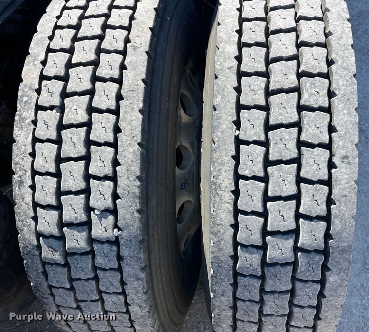 image for item LD9406 2019 Freightliner  Cascadia 125 semi truck